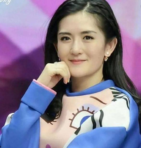 娱乐吃瓜君谢娜,从快乐大本营到家庭幸福,娱乐圈的“娜姐”传奇之路 第3张 娱乐吃瓜君谢娜,从快乐大本营到家庭幸福,娱乐圈的“娜姐”传奇之路 第3张