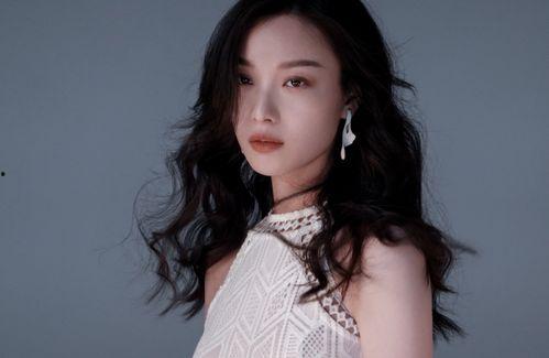 娱乐吃瓜酱倪妮,从谋女郎到话题女王,她的演艺之路与争议瞬间 第2张 娱乐吃瓜酱倪妮,从谋女郎到话题女王,她的演艺之路与争议瞬间 第2张