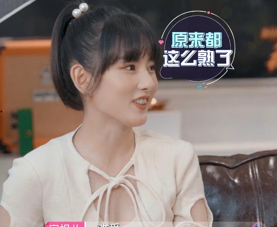 娱乐吃瓜李雪琴,李雪琴吃瓜事件背后的真相与争议 第1张 娱乐吃瓜李雪琴,李雪琴吃瓜事件背后的真相与争议 第1张