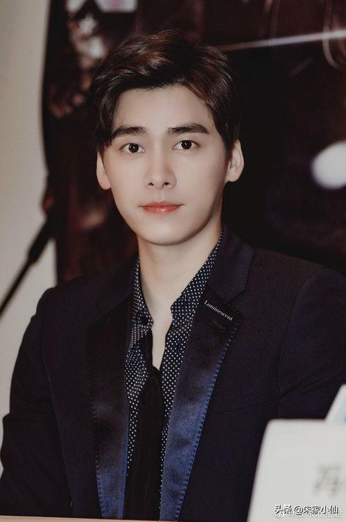 娱乐吃瓜李易峰,娱乐圈的瓜王,揭秘明星背后的故事 第1张 娱乐吃瓜李易峰,娱乐圈的瓜王,揭秘明星背后的故事 第1张