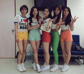娱乐吃瓜酱衣服图片,揭秘娱乐界明星们的潮流衣橱 第3张 娱乐吃瓜酱衣服图片,揭秘娱乐界明星们的潮流衣橱 第3张