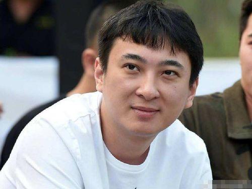吃瓜娱乐间黄景,从吃瓜娱乐到实力派演员的蜕变之路 第2张 吃瓜娱乐间黄景,从吃瓜娱乐到实力派演员的蜕变之路 第2张